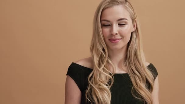 Positive Blonde Woman Doing Gesture Standing Isolated Beige Wall Studio — Stock Video