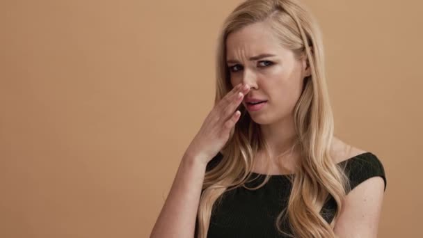 Disappointed Blonde Woman Posing Camera Standing Isolated Beige Wall Studio — Stock Video