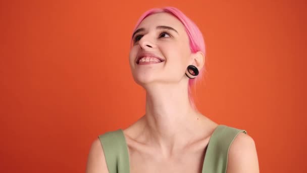 Happy Young Woman Pink Hair Laughing Standing Isolated Orange Wall — Stock Video