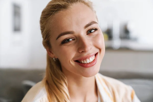 Happy Blonde Woman Smiling Looking Camera Home — ストック写真