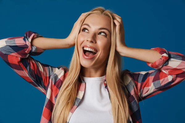 Blonde Happy White Woman Smiling While Holding Her Head Isolated — ストック写真
