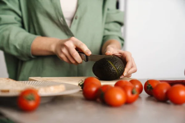 Caucasian Woman Making Salad Avocado Home Kitchen — Stock Photo, Image