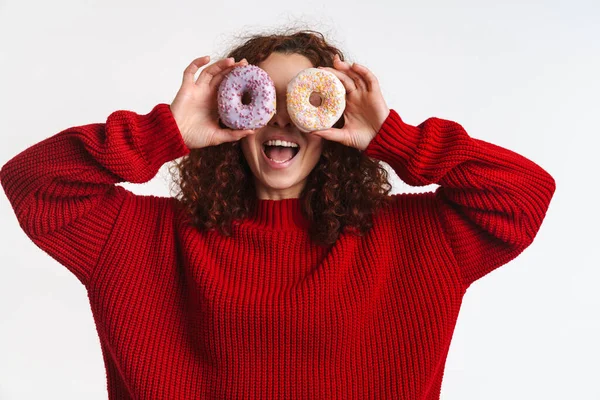 Freudige Ingwer Lockiges Mädchen Macht Spaß Mit Donuts Isoliert Über — Stockfoto