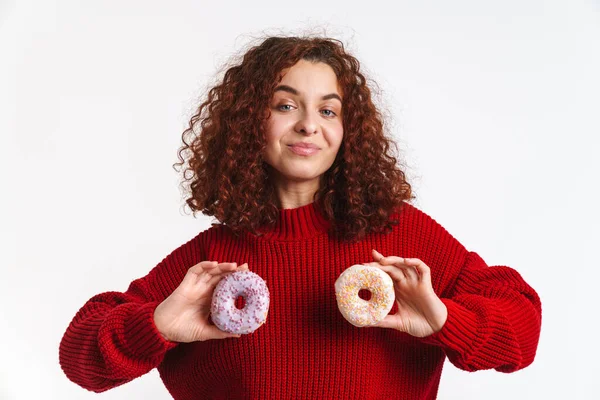 Freudige Ingwer Lockiges Mädchen Macht Spaß Mit Donuts Isoliert Über — Stockfoto