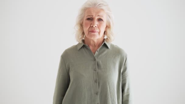 Serious Elder Woman Listening Viewer Standing Isolated White Wall Studio — Stock Video