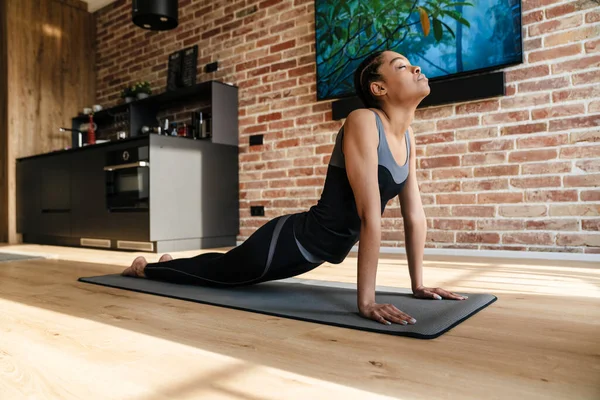 Beautiful Young Healthy African Woman Doing Yoga Exercises Fitness Mat — Stockfoto