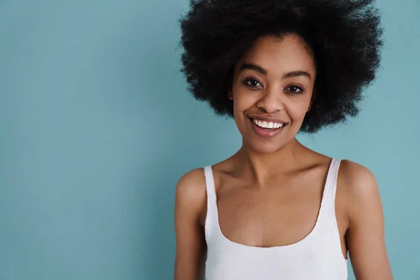 Menina Americana Africana Feliz Sorrindo Olhando Para Câmera Isolada Sobre — Fotografia de Stock