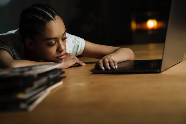 Black Tired Woman Sleeping While Working Laptop Office — Stock Photo, Image