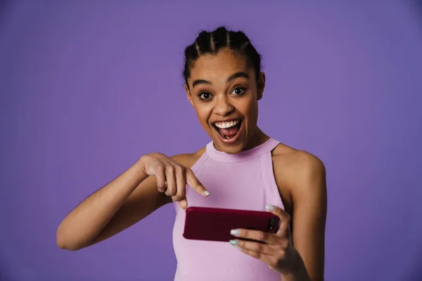 Excited Black Woman Using Pointing Finger Mobile Phone Isolated Purple — 图库照片