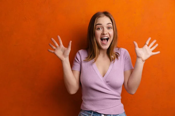 Young Ginger Excited Woman Showing Her Palms Screaming Camera Isolated — 스톡 사진