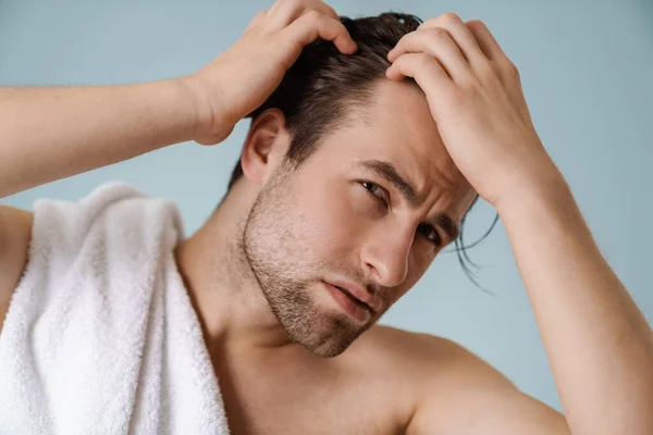 Shirtless White Man Touching His Hair Looking Camera Isolated Blue — ストック写真