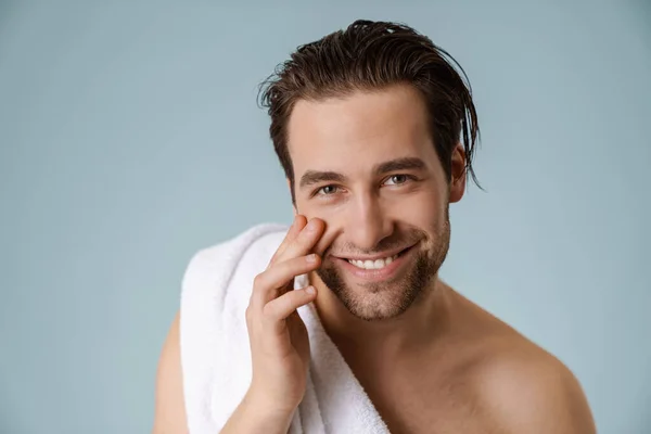 Hombre Blanco Sin Camisa Tocando Mejilla Sonriendo Cámara Aislado Sobre —  Fotos de Stock