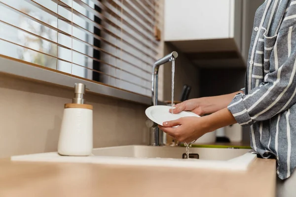 Caucasian Young Woman Washing Dishes Cozy Kitchen Home — Stock Photo, Image