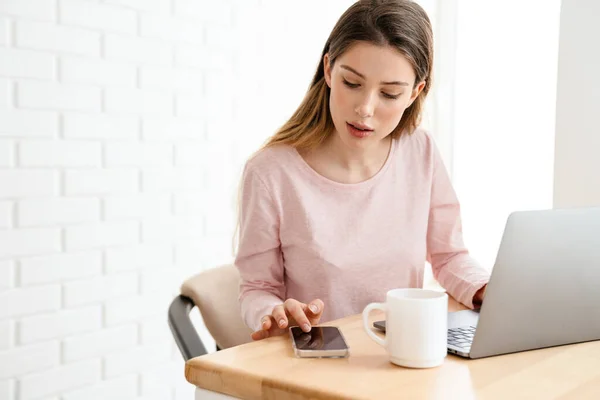 Young White Woman Wearing Lounge Clothes Sitting Table Laptop Computer — Stock Photo, Image