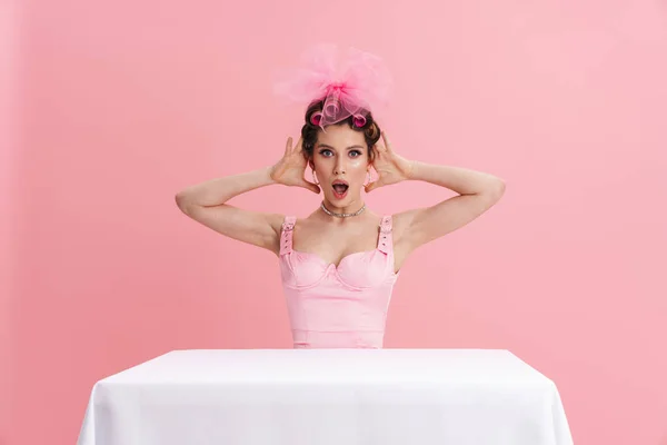 Surprised Woman Wearing Curlers Looking Camera While Sitting Table Isolated — Stock Photo, Image