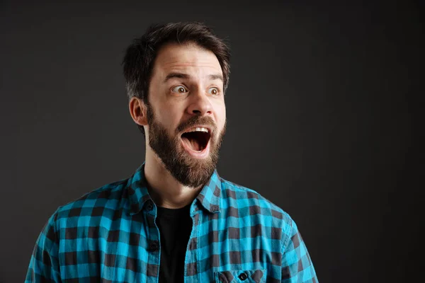 Baard Verbaasd Wit Man Uitroepen Kijken Opzij Geïsoleerd Zwarte Achtergrond — Stockfoto