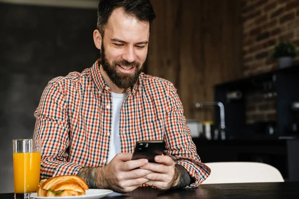 Smiling Mid Aged Brunette Man Holding Mobile Phone Working Documents — Stock Photo, Image