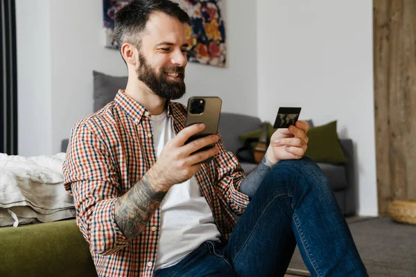 Happy Mid Aged Brunette Bearded Man Holding Mobile Phone Credit — Stock Photo, Image