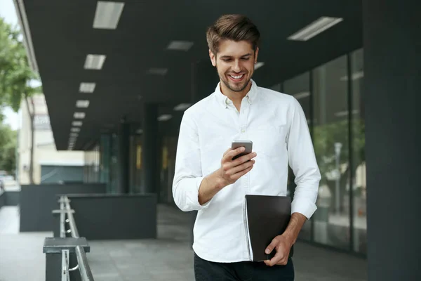 Pleased European Businessman Using Mobile Phone Holding Documents Young Man — Stock Photo, Image