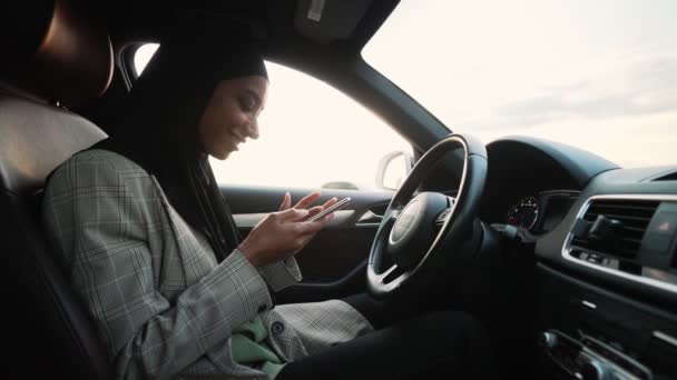 Side View Happy Arabian Businesswoman Wearing National Hijab Sitting Drivers — Stock Video