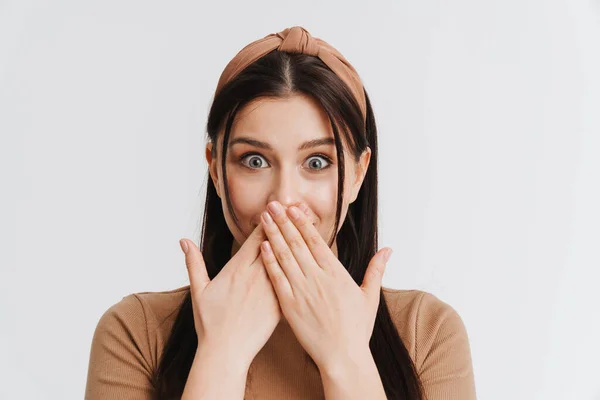 Portret Van Een Opgewonden Jonge Witte Brunette Casual Vrouw Staande — Stockfoto