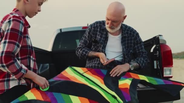 Pleased Father His Son Unpacking Kite Sitting Pickup Truck While — Stock Video