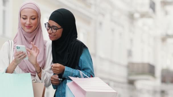 Cheerful Arabian Women Wearing National Hijab Using Mobile Phone While — 비디오