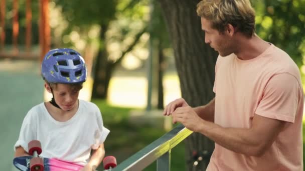 Cheerful Father Teaching His Little Boy Holding Ride Penny Board — Stock Video