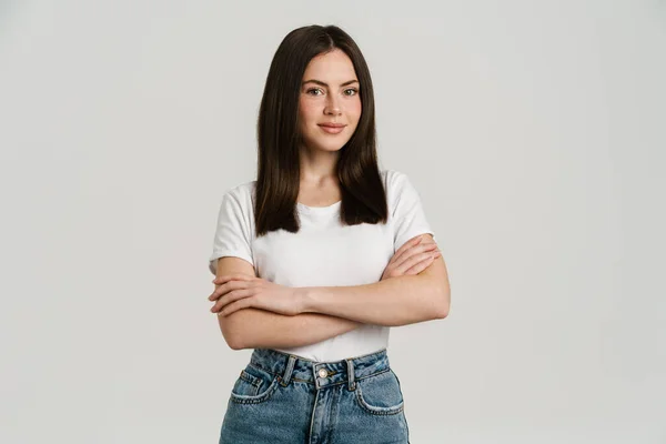 Jeune Femme Brune Souriante Regardant Caméra Isolée Sur Fond Blanc — Photo