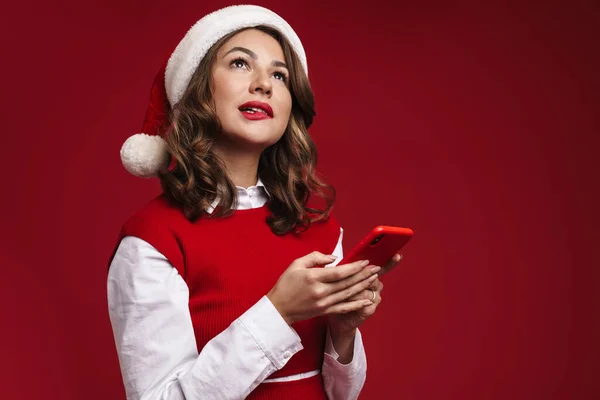 Photo Thinking Young Woman Christmas Santa Hat Using Mobile Phone — Stock Photo, Image