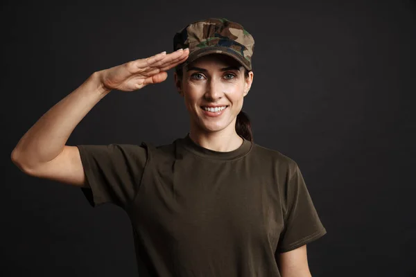 Feliz Bela Soldado Mulher Saudando Sorrindo Para Câmera Isolada Sobre — Fotografia de Stock