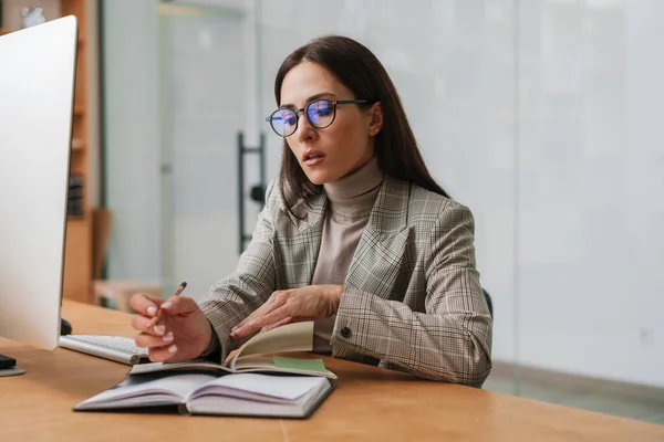 Focused Charming Woman Eyeglasses Working Computer Planner Office — Stock Photo, Image