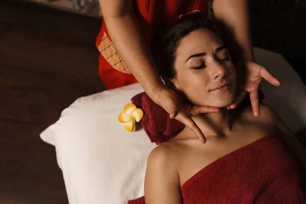 Brunette Woman Getting Back Massage Spa Salon — Stock Photo, Image