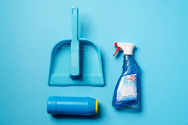 Set Items Cleaning Broom Scoop Cleaner Powder Blue Studio — Stock Photo, Image