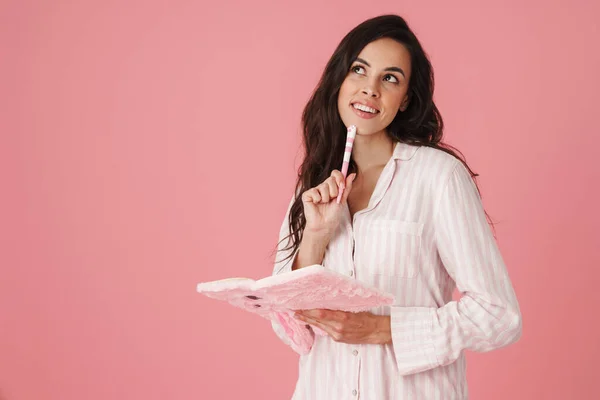 Mulher Bonita Alegre Vestindo Pijama Escrevendo Notas Coelho Diário Isolado — Fotografia de Stock