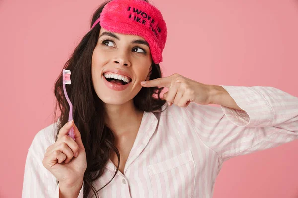 Mujer Alegre Sosteniendo Cepillo Dientes Señalando Con Dedo Mejilla Aislada — Foto de Stock