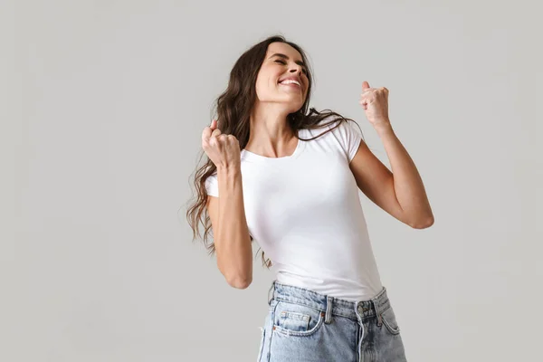 Emocionado Hermosa Chica Sonriendo Haciendo Gesto Ganador Aislado Sobre Fondo — Foto de Stock