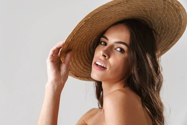 Sensual Chica Semidesnuda Sombrero Paja Posando Mirando Cámara Aislada Sobre —  Fotos de Stock