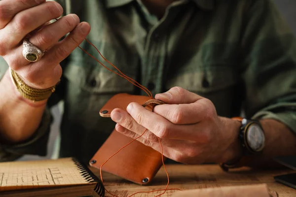 White Craftsman Sewing While Making Leather Wallet Workshop — Stock Photo, Image