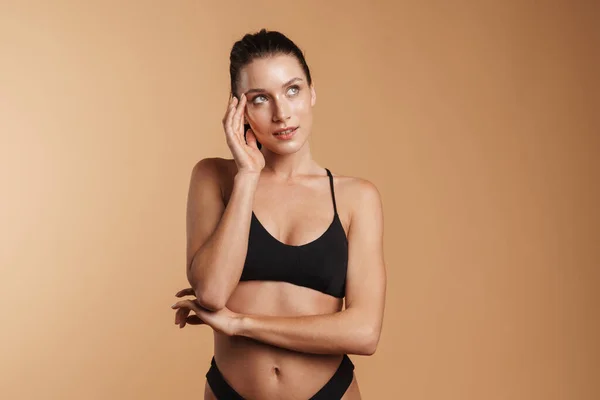 Young Brunette Woman Swimsuit Posing Looking Aside Isolated Beige Background — Stock Photo, Image