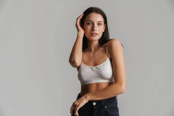 Jovem Morena Vestindo Sutiã Posando Olhando Para Câmera Isolada Sobre — Fotografia de Stock