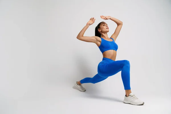 Joven Mujer Fitness Blanca Ropa Deportiva Con Cola Caballo Sobre —  Fotos de Stock