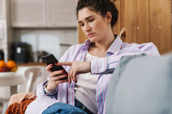 Woman Looking Phone While Sitting Couch Light Room — Stock Photo, Image