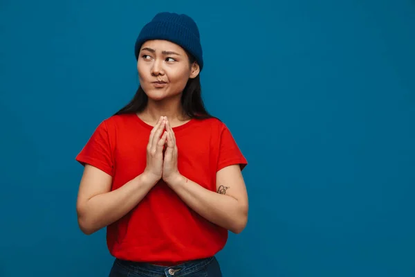 Puzzled Asiatico Teen Ragazza Cappello Holding Palme Insieme Guardando Parte — Foto Stock