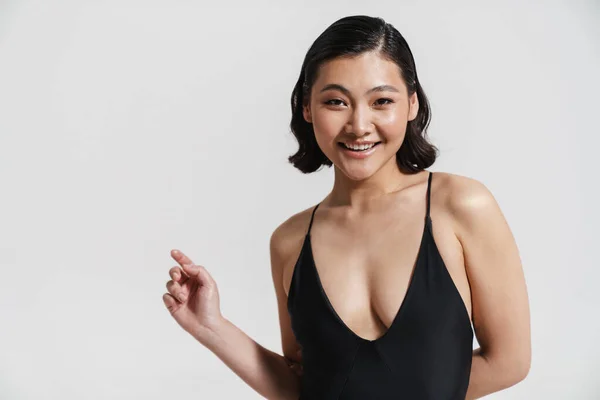 Brunette Asiatique Femme Portant Maillot Bain Souriant Regardant Caméra Isolé — Photo