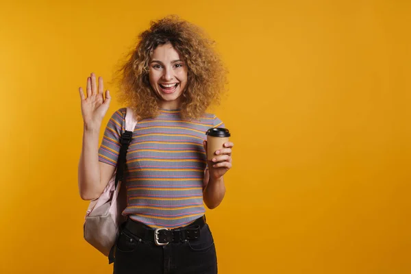 Jovem Estudante Feliz Com Mochila Segurando Taça Takeaway Sobre Fundo — Fotografia de Stock