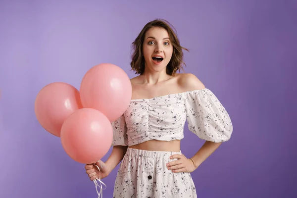 Jeune Femme Excitée Exclame Tout Posant Avec Des Ballons Isolés — Photo