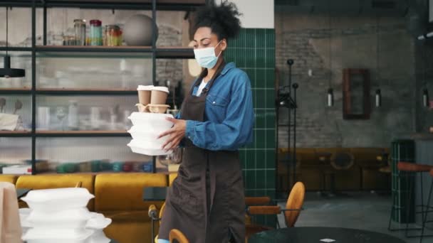 Close View African American Cafe Worker Woman Sorting Food Orders — Stock Video