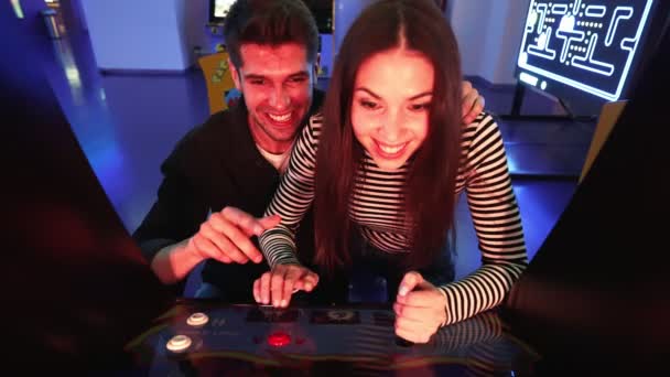 Pleased Couple Man Woman Enjoying Game Slot Machine Game Arcade — Stock Video