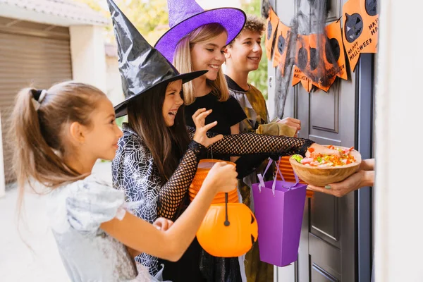 White Children Smiling While Trick Treating Halloween Outdoors — Stock Photo, Image